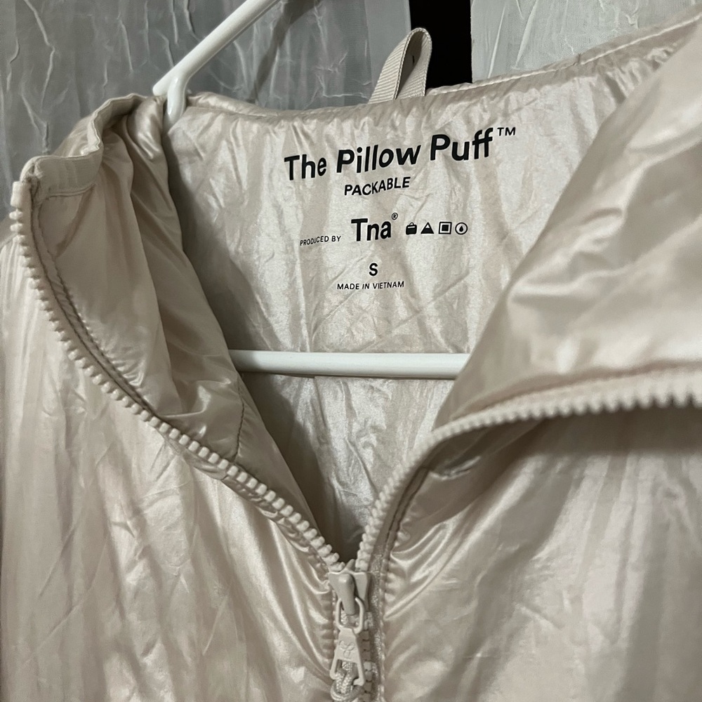 Aritzia TNA pillow puff - Picture 2 of 6
